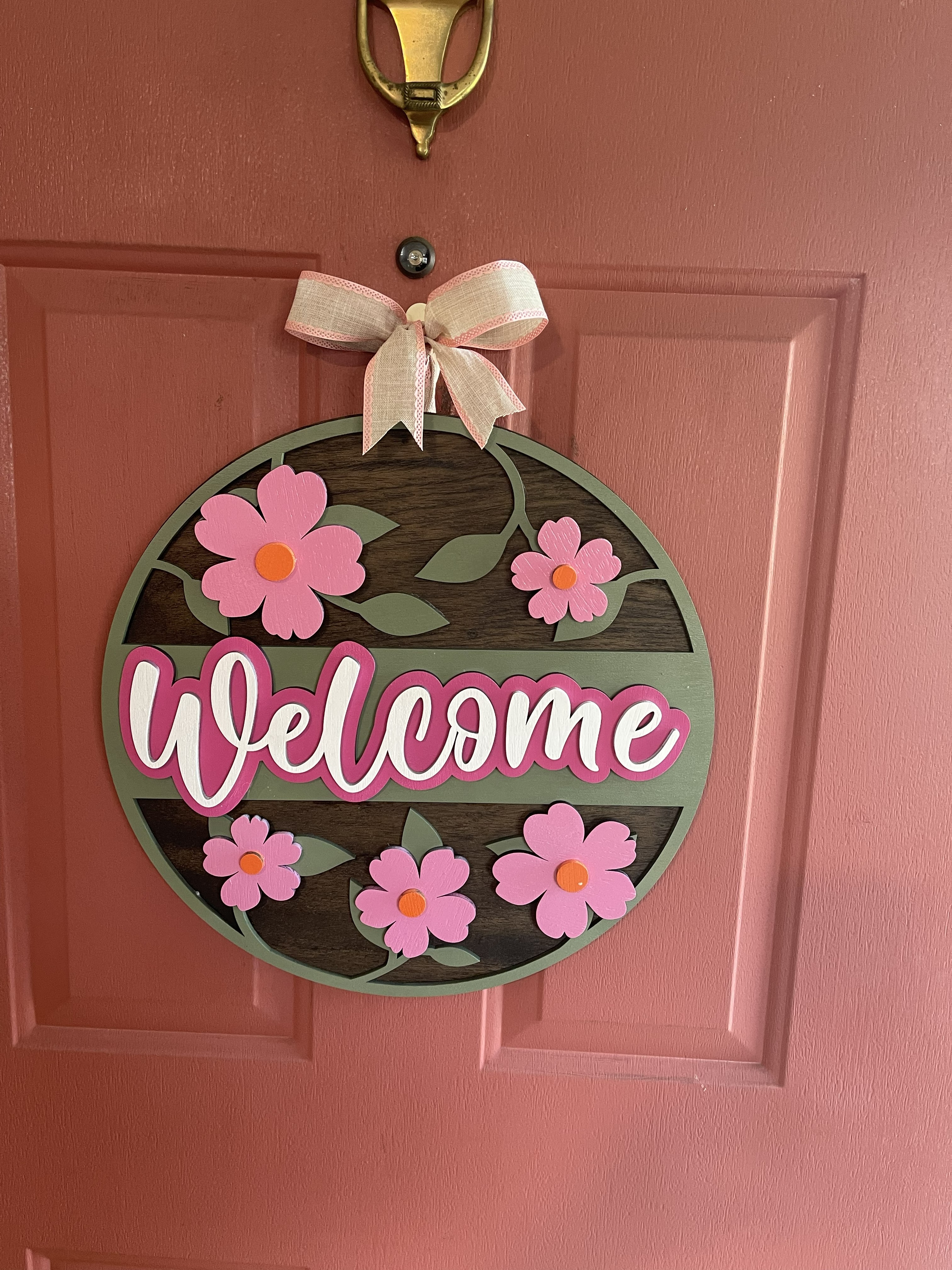Daisy Welcome Sign – Personalized Wooden Door Hanger view 2